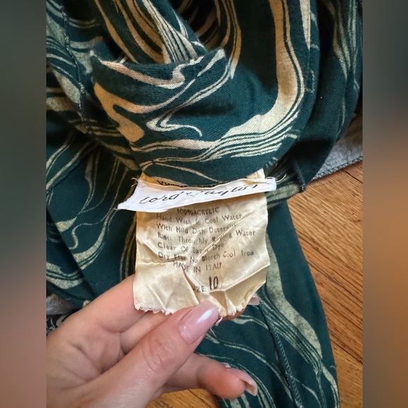 70s Vintage Diane Von Furstenberg Green and Cream Paint Swirl Dress - Picture 6 of 10